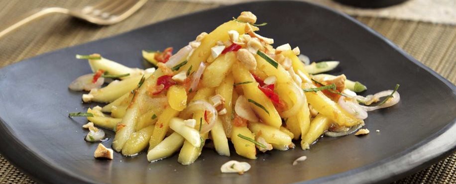 ENSALADA DE MANGO VERDE Y ANACARDOS